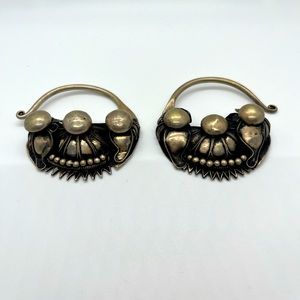 Women’s earrings plugs